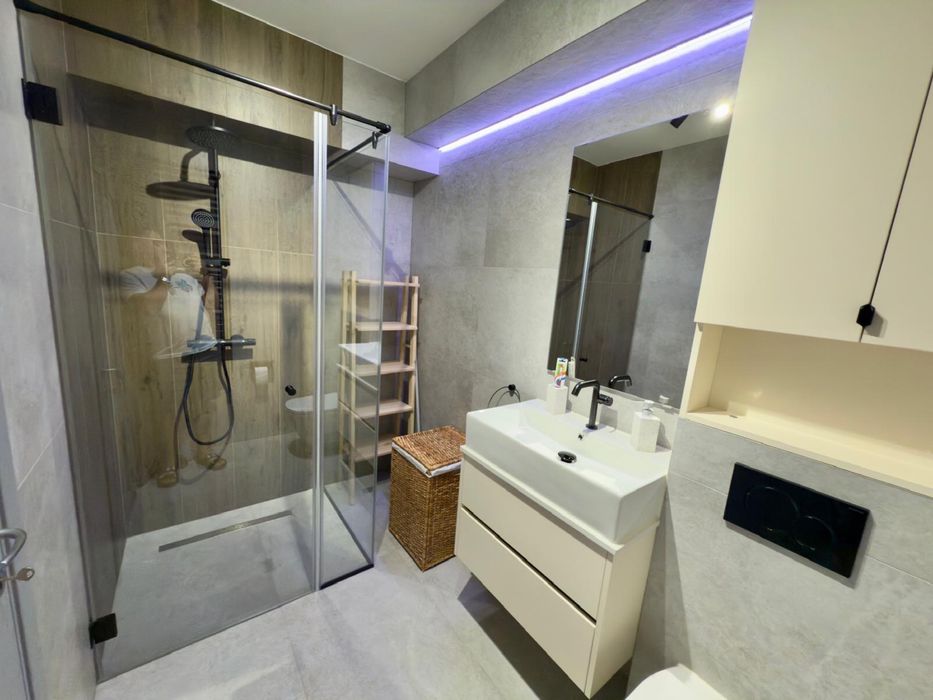 Inchriere ap lux 90 m2,Obcini