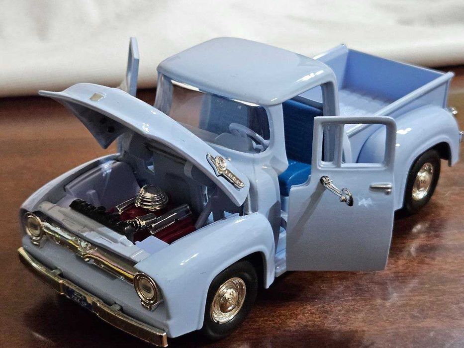 Коллекционная модель FORD PICKUP. Масштаб 1:24