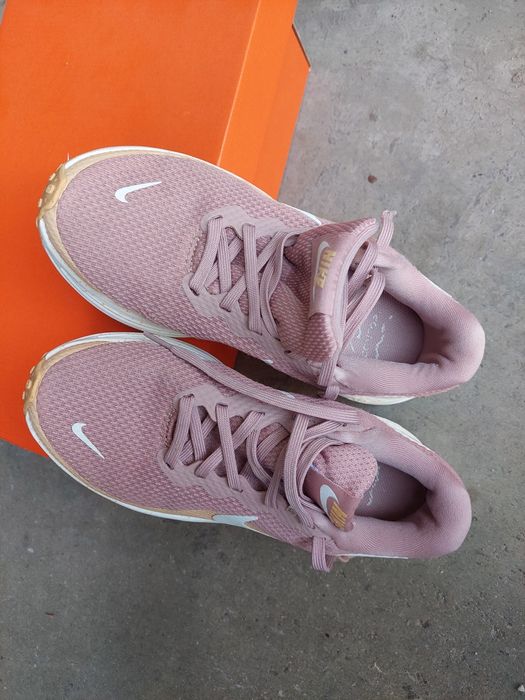 Маратонки за момиче Nike Revolution 8