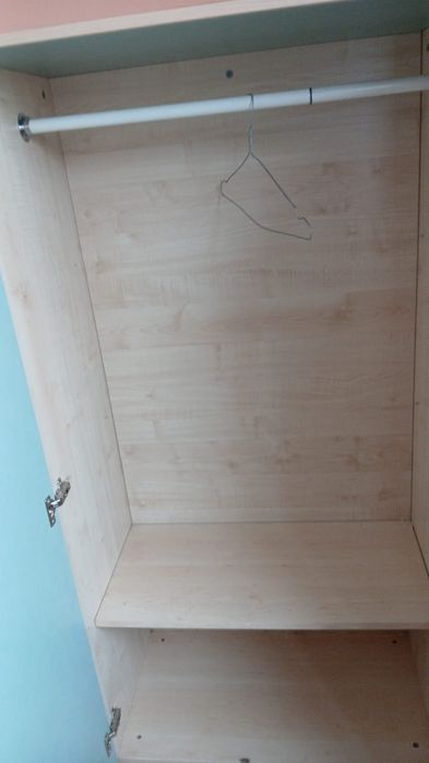 продам шкаф с двумя дверьцами