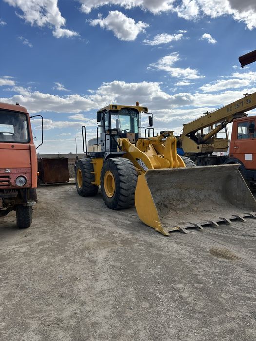 Погрузчик 3 КУБ. xcmg LW500FL.