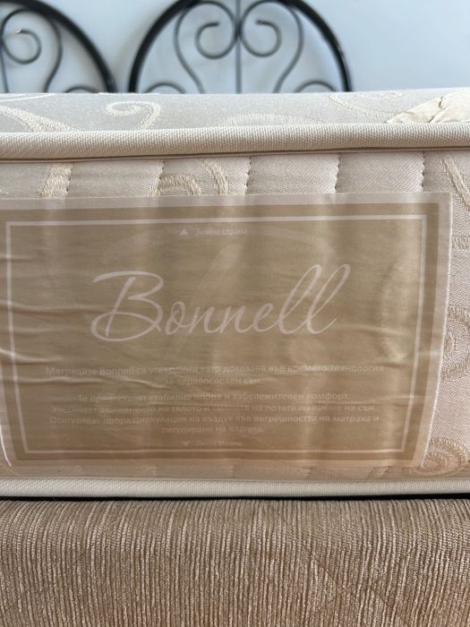 Продавам подматрачна рамка, размер 160/200 см на цена 80€ и единичен матрак Royal Bonell. Цена 130€.