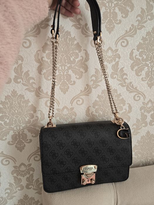 Оригинална чанта guess