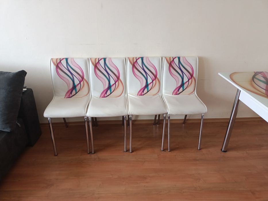 Комплект разтегателна трапезна маса с принт и 4 бр. столове