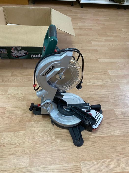 Торцовочная пила Metabo KS 216 M Lasercut