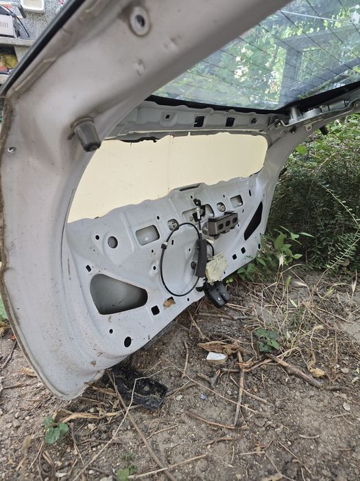 Задна врата за Honda insight 2009-2010г
