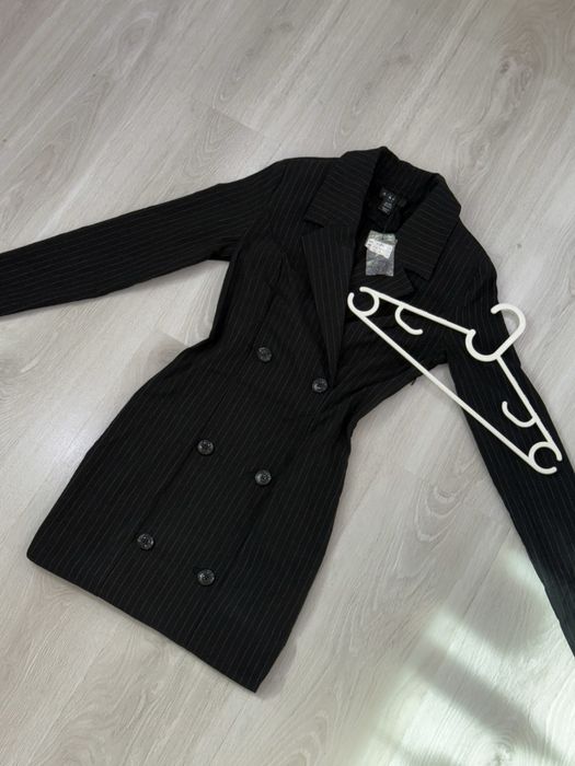 Елегантна рокля тип сако