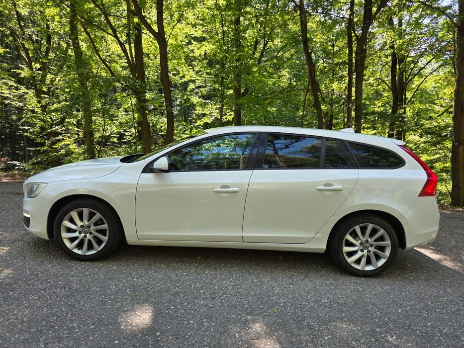 Volvo V60 (2015) • 1.6 Diesel (115 CP) • Alb Perlat