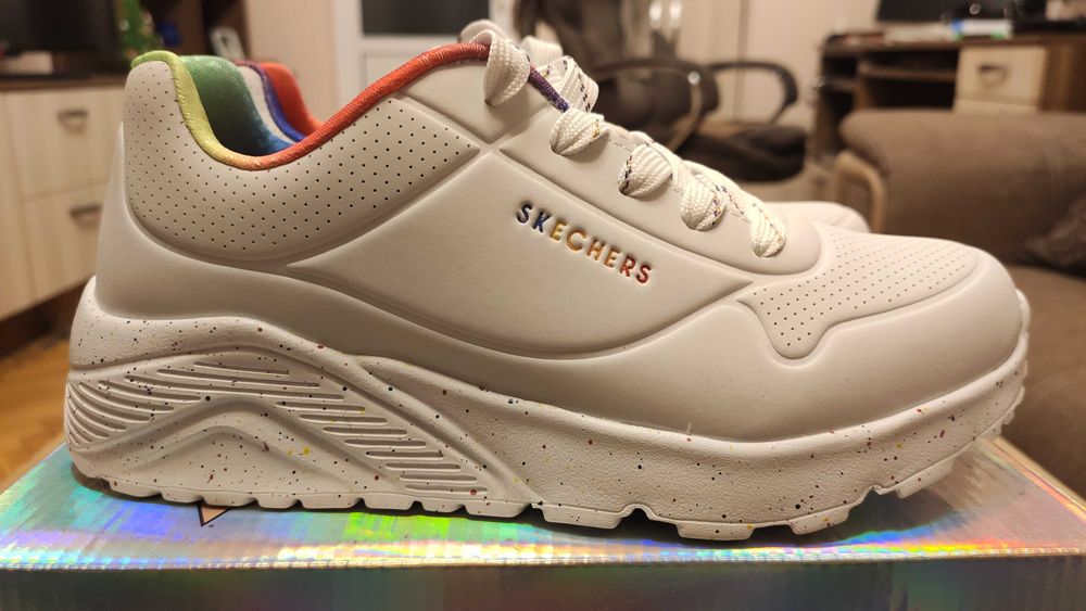 Продавам дамски обувки Skechers Street Los Angeles номер 36