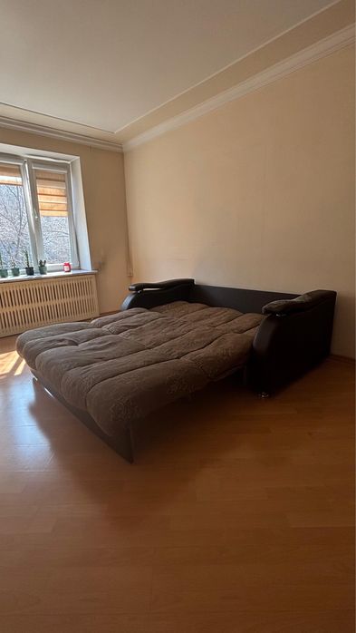 Диван в зал продам. Комплект две штуки