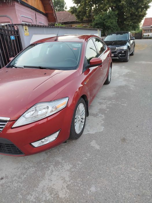 Vând Ford Mondeo ghia