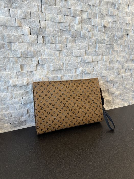 Неустоим модел чанта клъч.