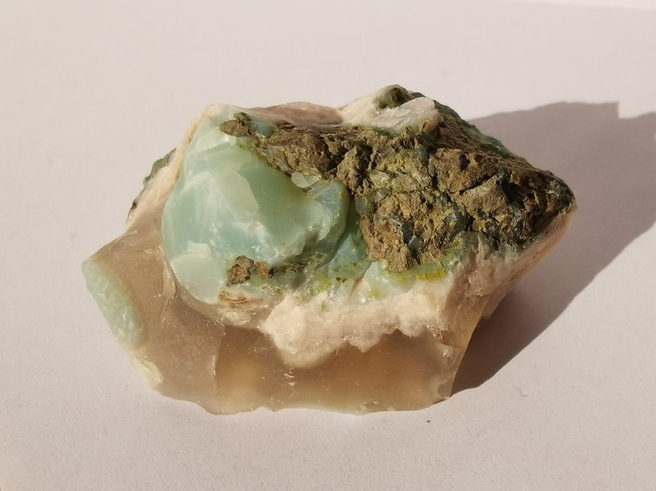 Тюркоаз Калцит Апатит Вкаменено дърво Кварц Борнит Пирит Ахат Кристали