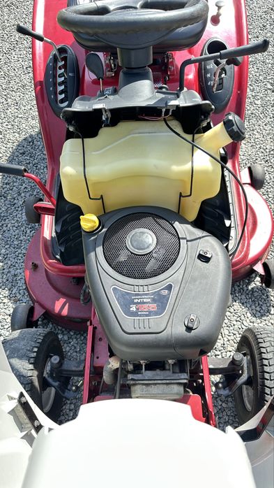 Vând tractoraș gazon / tuns iarba MTD Gutbrod GLX 105 RA motor Briggs&stratton 15,5 Cp