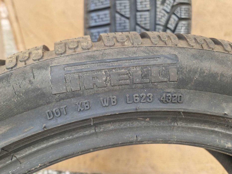 2 Pirelli R18 235/45 Зимни гуми  DOT4320