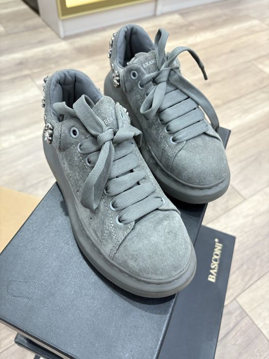 Продам женские кеды