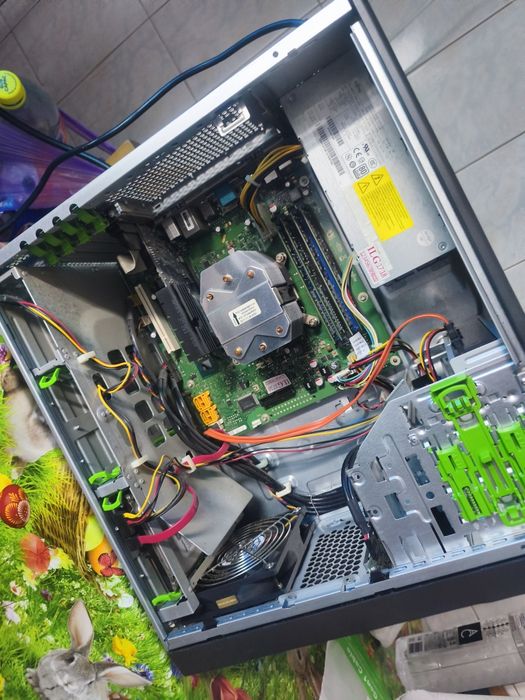 Vând Fujitsu i7 Windows instalat