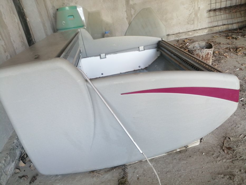 Продаётся витринный холодильник