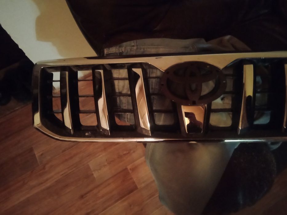 Prado , решетка радиатора