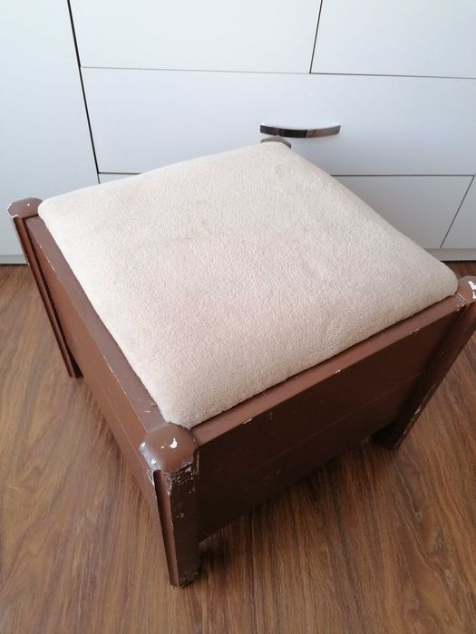 Дървена холна маса+3бр табуретки