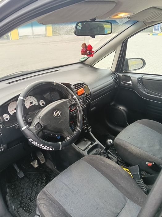 Vând Opel Zafira