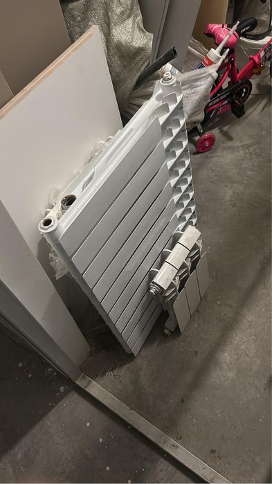 Продам две батареи 1 10 секций вторая 3