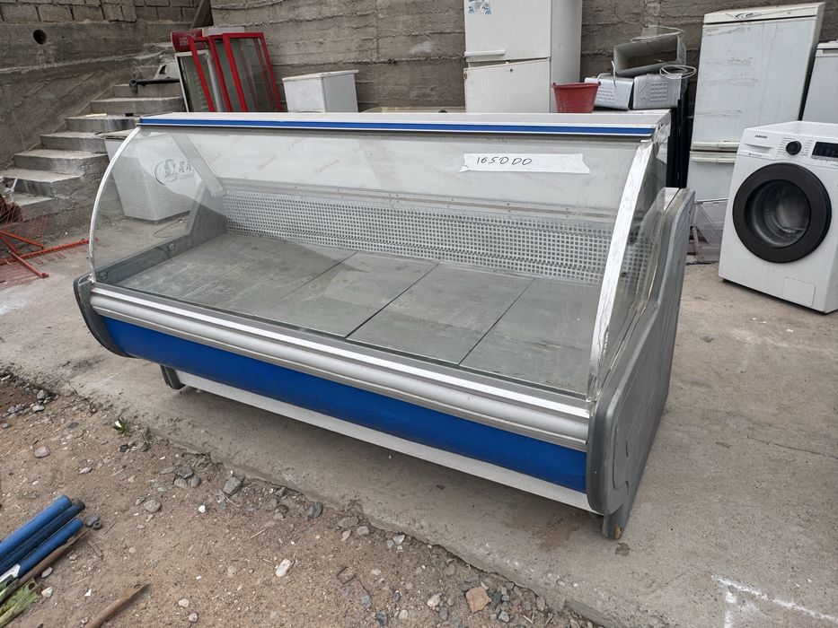 Продаю витринный холодильники