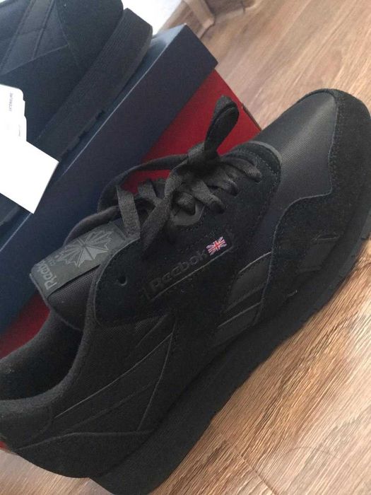 Reebok Sneakersi (Cititi atent descrierea)