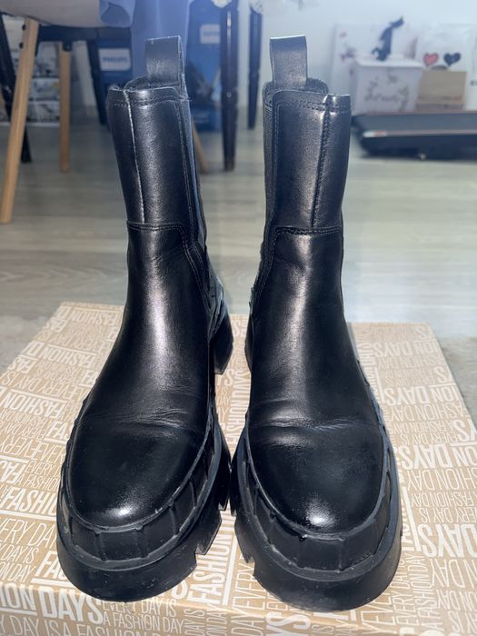 Боти Mango, като нови