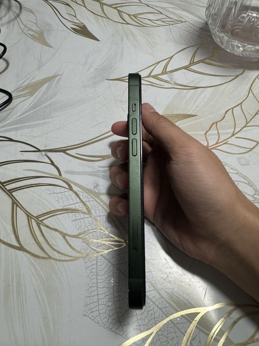 Продам Iphone 13