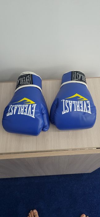 Шлем и перчатка,  подарка бинт