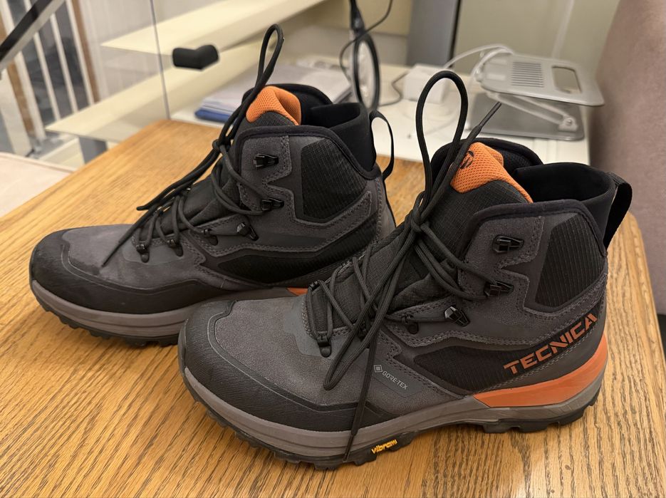 Bocanci de drumetie Tehnica, cu Gore-tex si tapla Vibram, 44