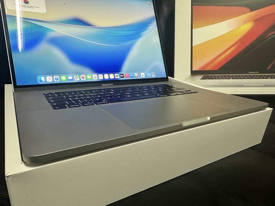 Vand Schimb Macbook Pro 16 32 Gb Ram 1 Tb SSD 4GB Video Cutie completa