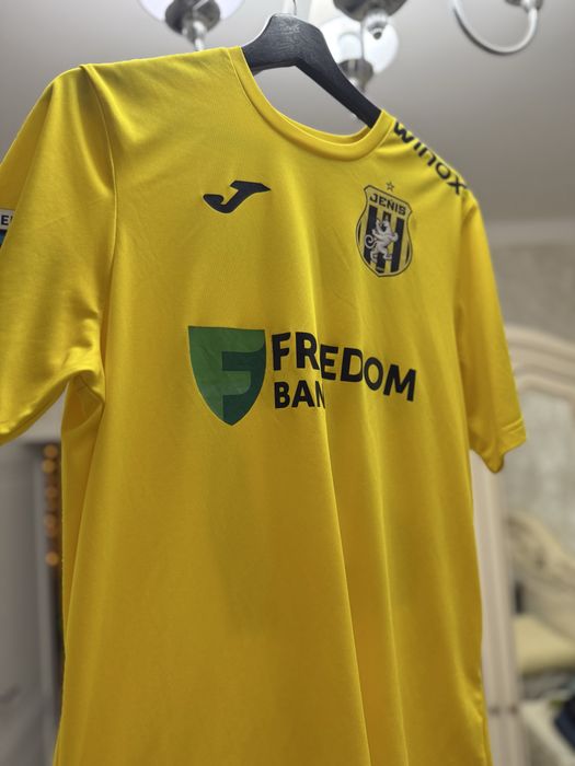 Футболка игрока футбольного клуба женис