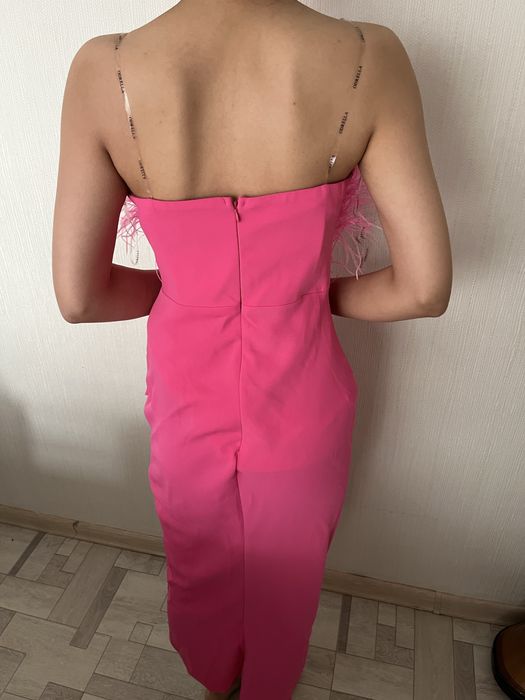 Ярко розовое платье Barbie style
