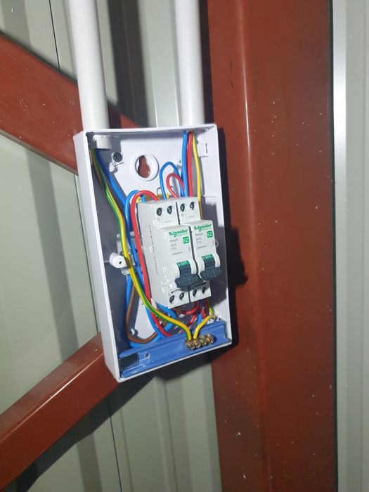 Electrician calificat,prize,lustre,instalații electrice