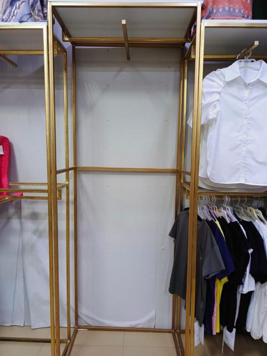 Продаются ветрины для одежды