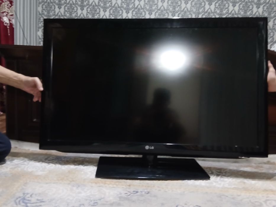 Телевизор LG 107 см (42 дюйма) в хорошем состоянии