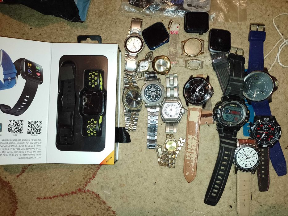 Ceasuri defecte pentru piese unele funcționale