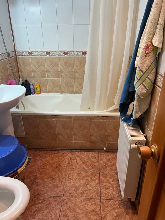 Închiriez apartament 3 camere zona Micro 6