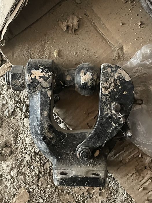 Фаркоп продаю Toyota Land Cruiser