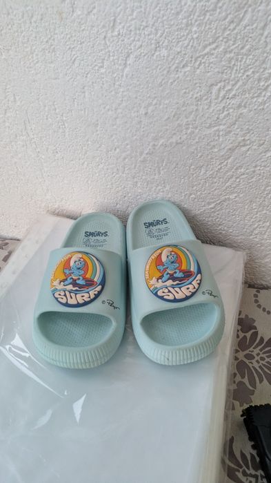 Vans slapi reserved Ștrumfii mărimea 26/27