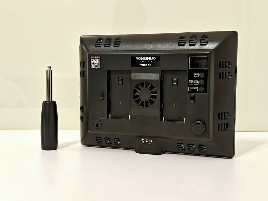Lampă LED Yongnuo YN-600S + 2 acumulatori NP-F970 + încărcător