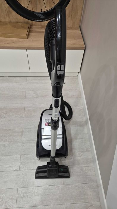 Пылесос Samsung со стаканчиком