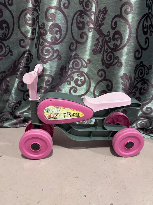 Bicicleta cu 4 roti  copii mici