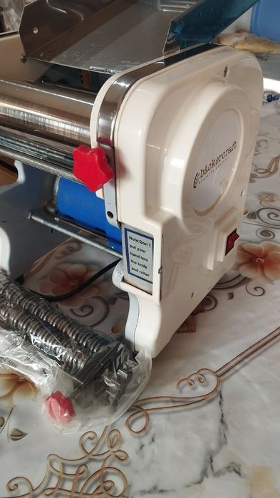 Продается тестораскаточная машинка