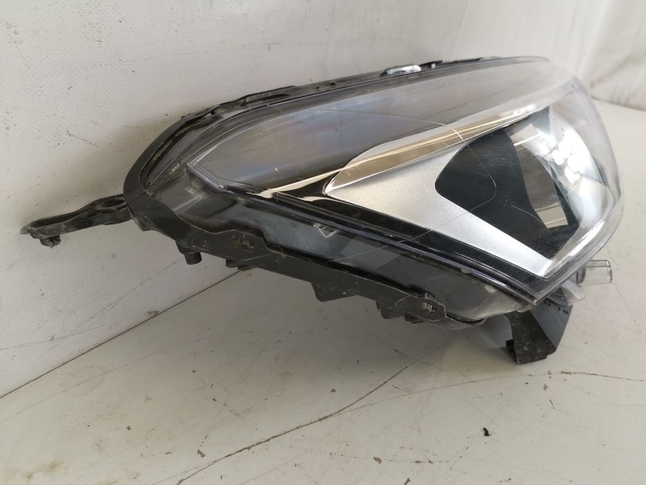 Десен фар Пежо / Peugeot 508 2 [ , , ] Оригинален