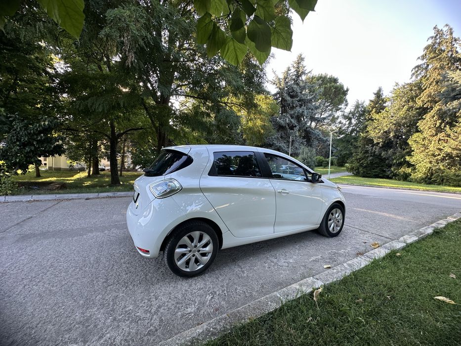 Продавам електрически автомобил Renault Zoe