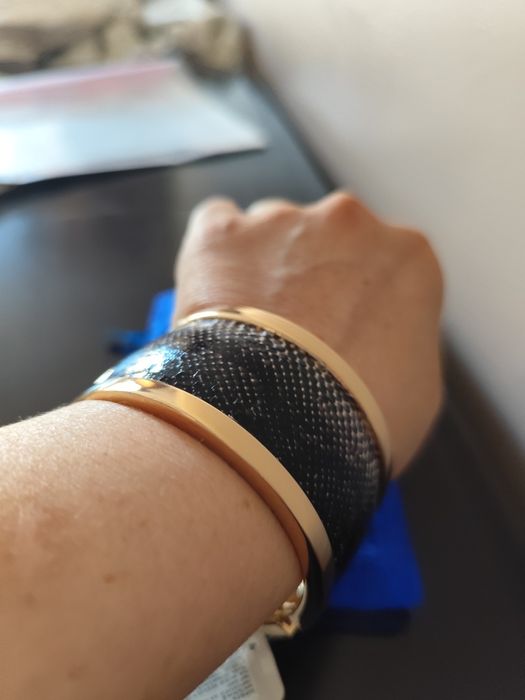 Дамска гривна с кожа