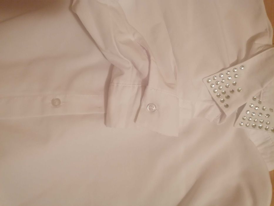 Страхотна нова дамска риза с камъни на яката